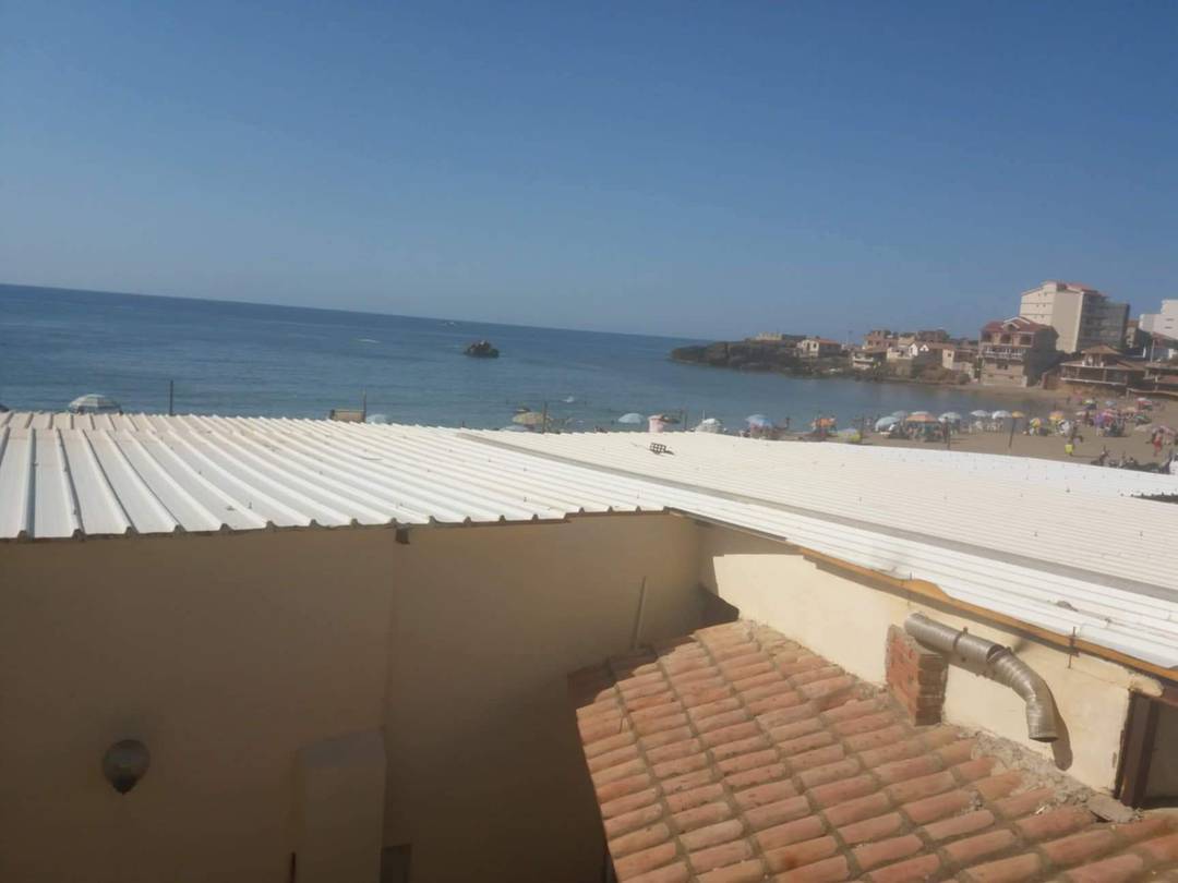 villa au bord de mer avec fast food