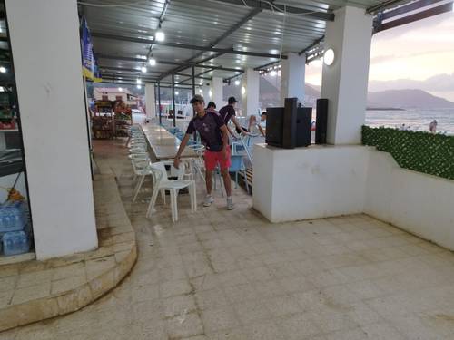 villa au bord de mer avec fast food