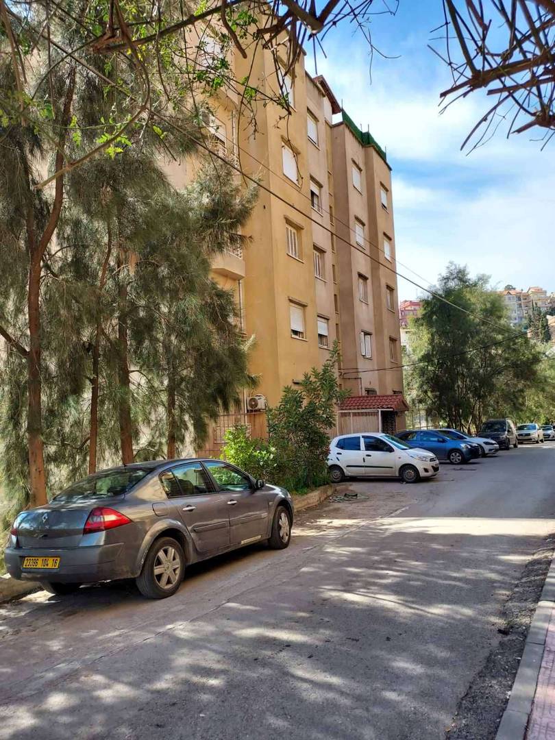 F2 meublé et équipé à Bouzareah