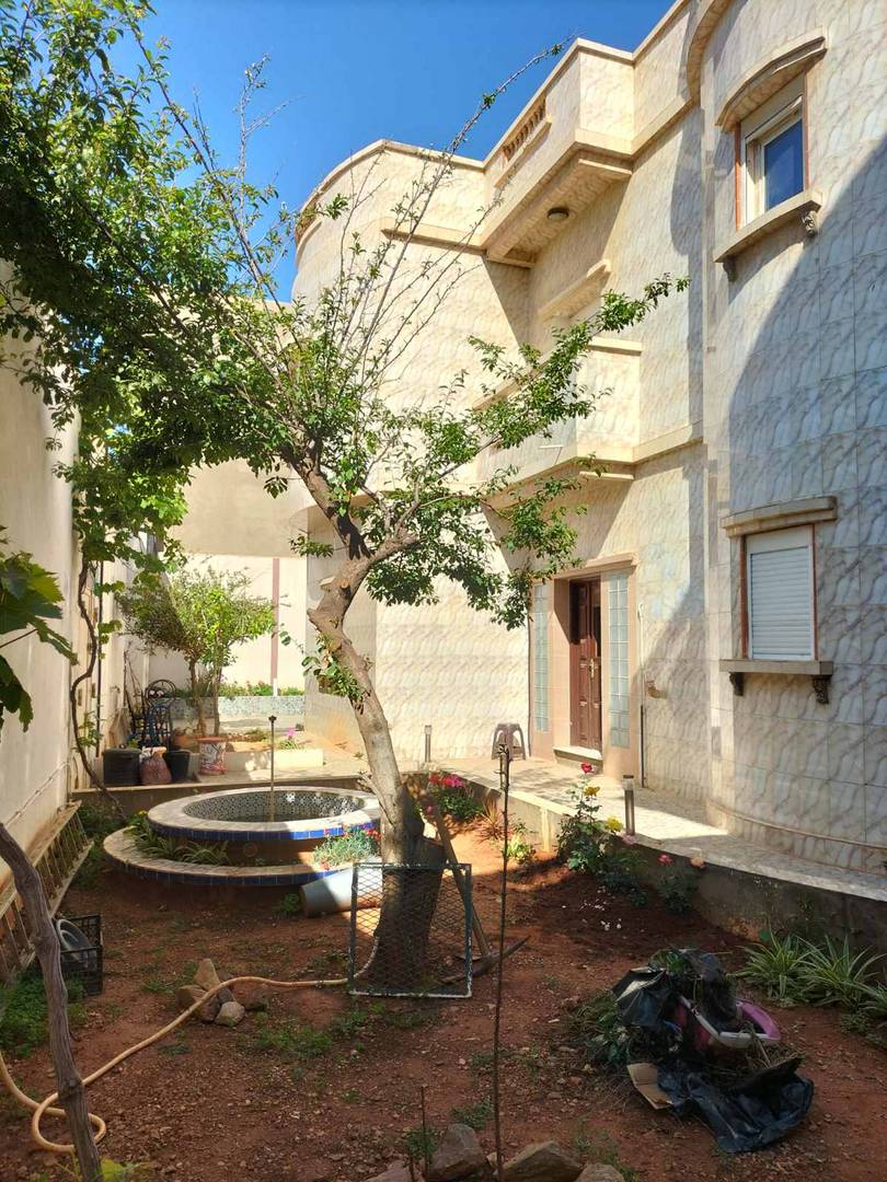 grande villa luxueuse actée avec jardin à vendre à hassi mefsoukh oran
