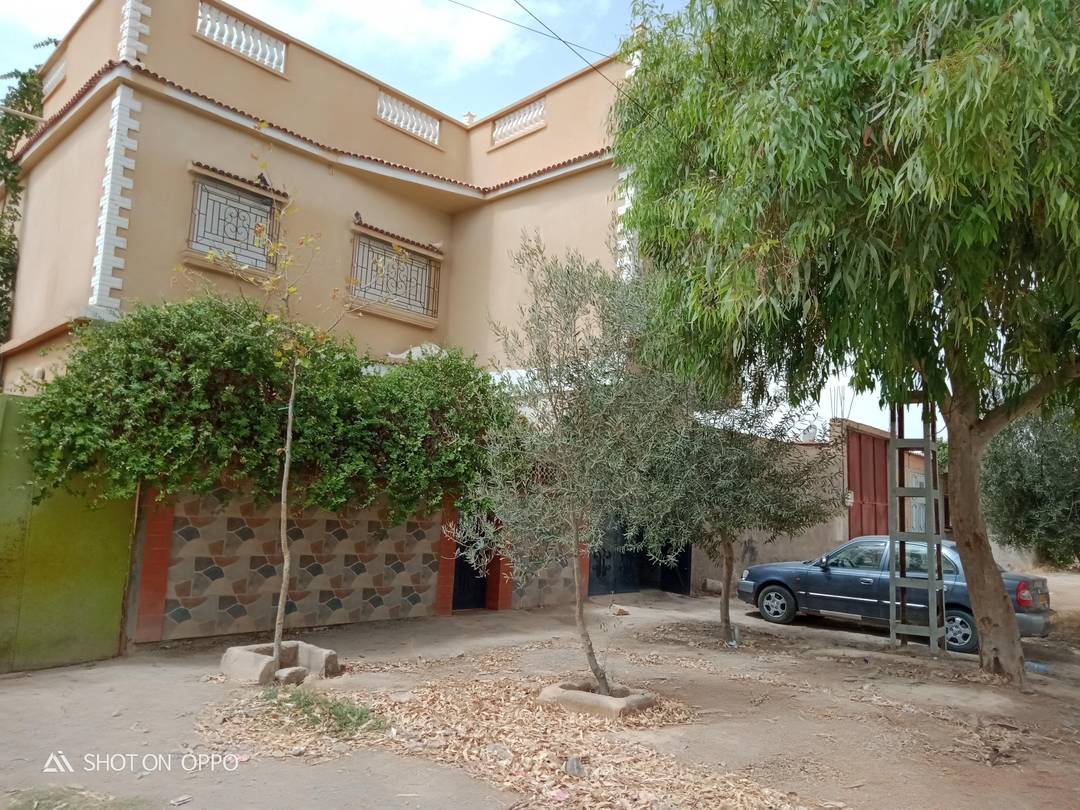 Tres belle villa a Lamtar / SBA