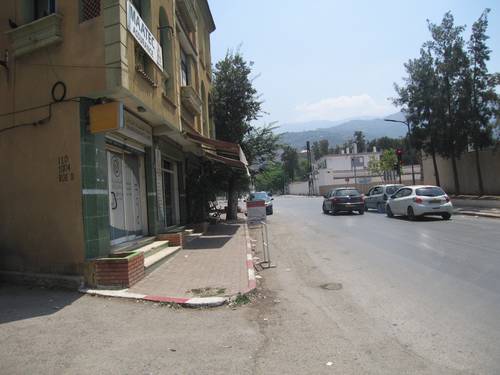 à vendre une belle villa 280m2 blida centre les rosiers en face l'ONALAIT