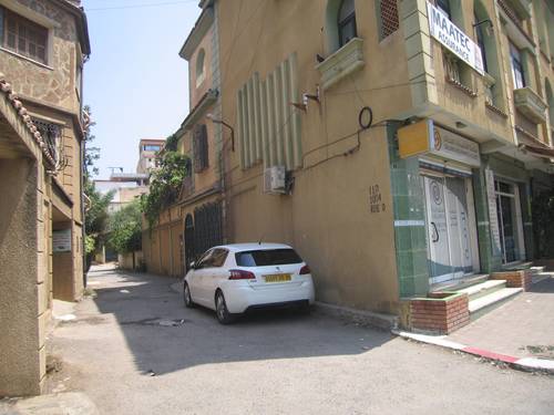 à vendre une belle villa 280m2 blida centre les rosiers en face l'ONALAIT