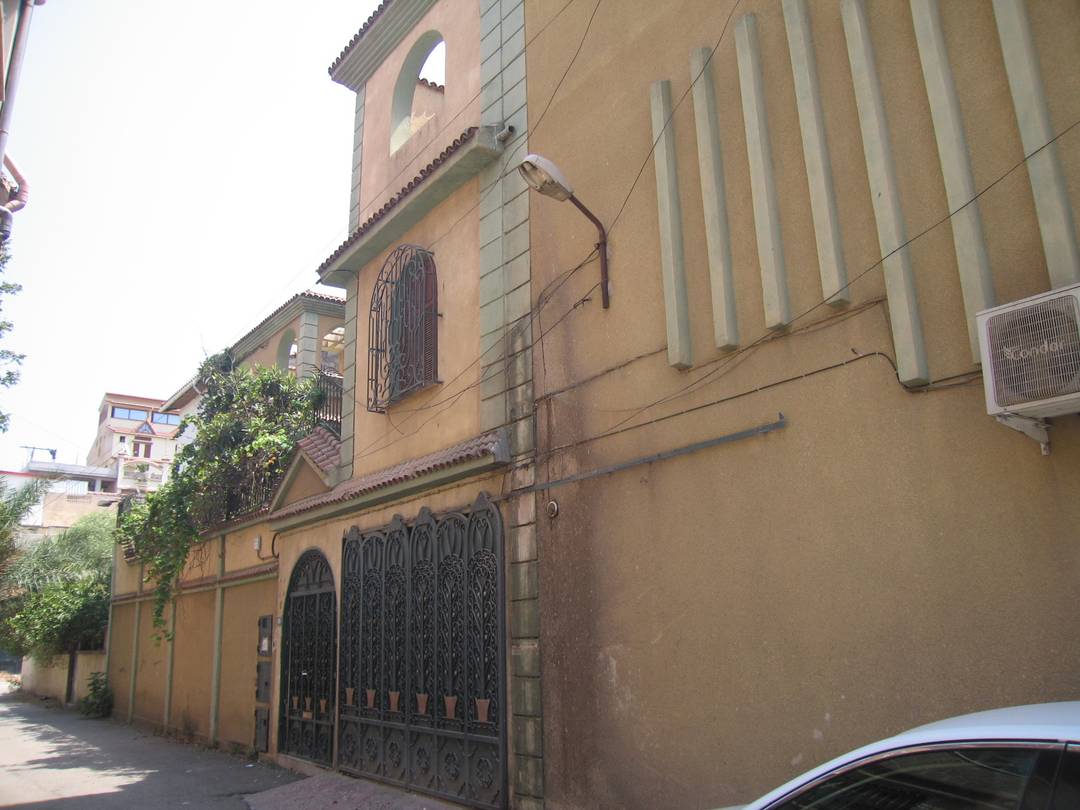 à vendre une belle villa 280m2 blida centre les rosiers en face l'ONALAIT