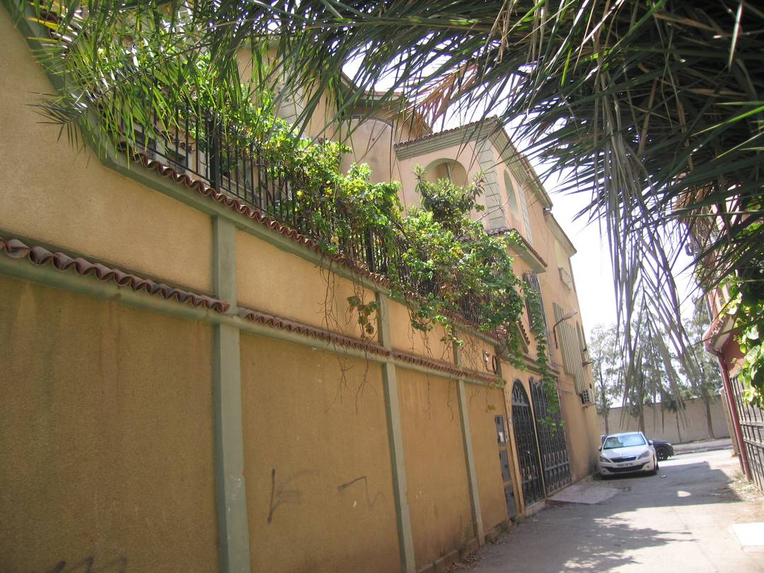 à vendre une belle villa 280m2 blida centre les rosiers en face l'ONALAIT