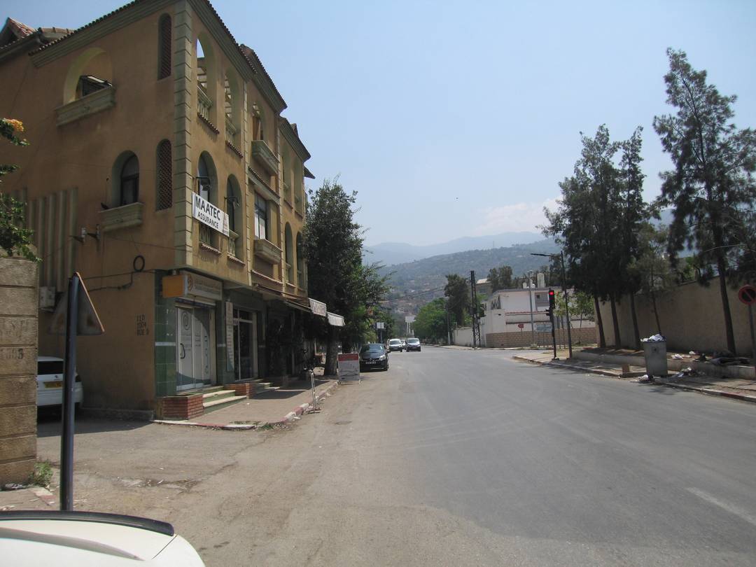 à vendre une belle villa 280m2 blida centre les rosiers en face l'ONALAIT