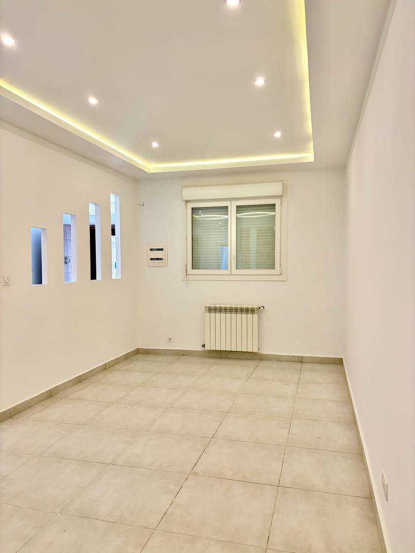 F3 spacieux et lumineux 93 m2 double façade au rez-de-chaussée d’une villa avec entrée indépendante