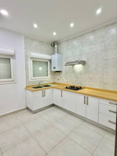 F3 spacieux et lumineux 93 m2 double façade au rez-de-chaussée d’une villa avec entrée indépendante