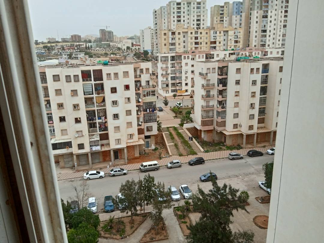 Vente un appartement F3 à Oran