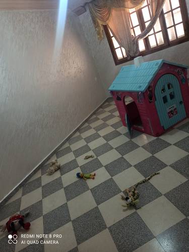 Location d'un niveau de villa agreable avec une chambre des jeux d'enfant 