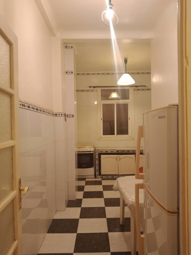 Vend F4 en plein centre ville d'Oran Avenue Loubet