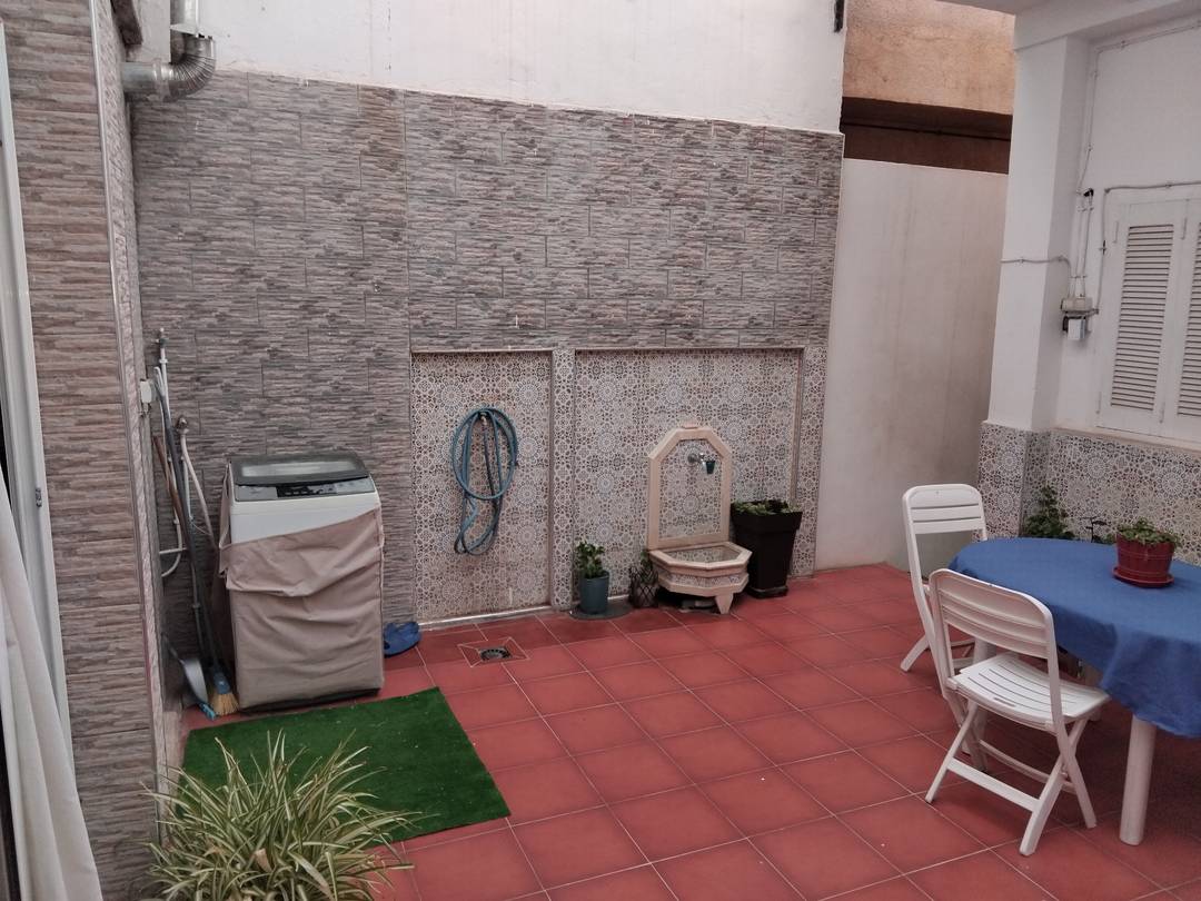 Pavillon R+2 avec garage à Hydra, disponible immédiatement.