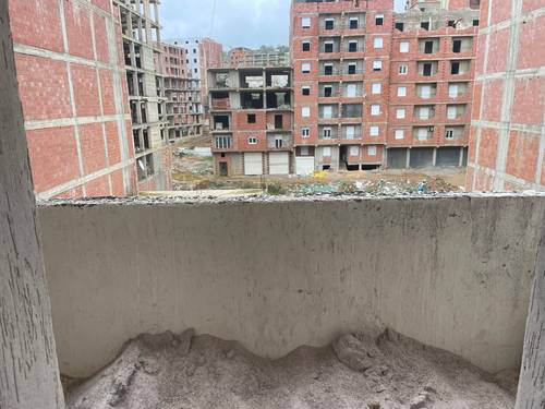 Apparemment F3 Jijel Al aouana 80m2 semi fini 
