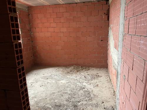 Apparemment F3 Jijel Al aouana 80m2 semi fini 