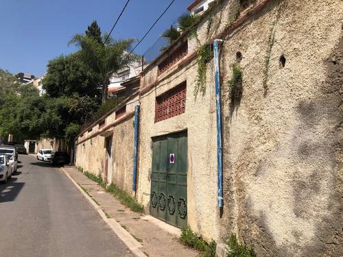 MAISON SUR IMPASSE CALME A HYDRA