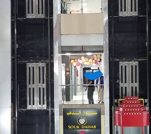 TOP : Local 60M2 avec Tous les actes en centre commercial