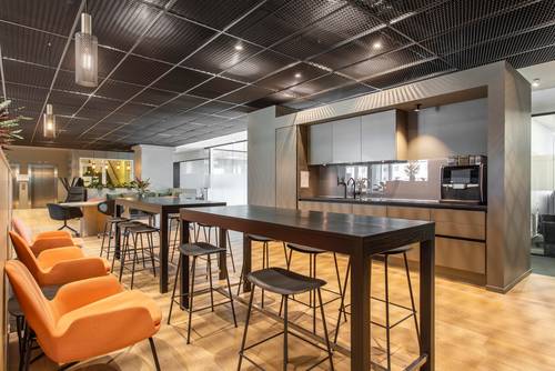 Emménagez dans un bureau en espace ouvert prêt à l’emploi pour 15 personnes à Oran, Cintra 