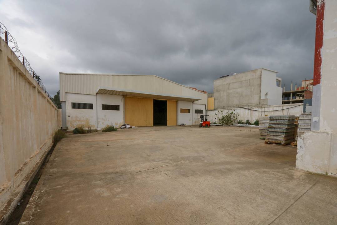 Agence loue Guerrouaou (Boufarik) un Hangar de : 3000 M² couvert 