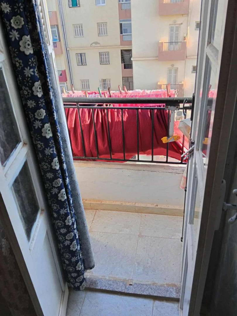 Vente appartement à Belgaid F3 Oran Algérie avec 03 façades en face le soleil ☀️