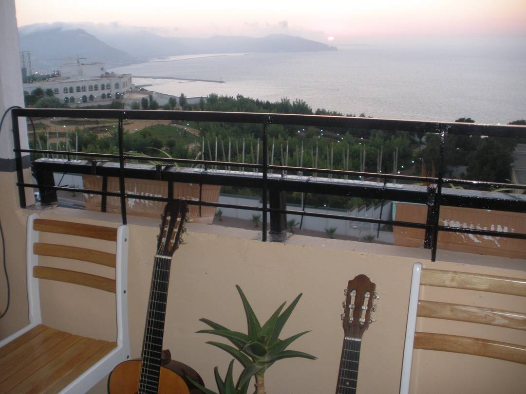 APPARTEMENT 78m2 F3 VUE SUR MER SANS VIS À VIS