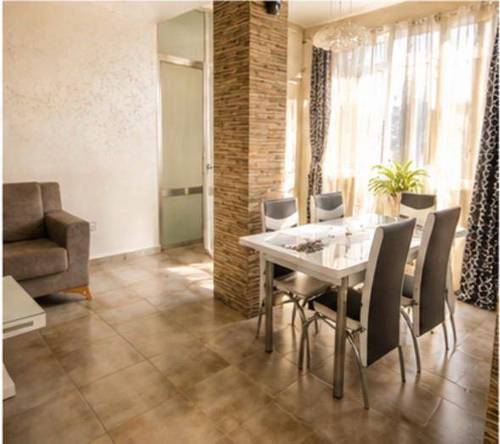 À VENDRE – Superbe appartement F4 rénové à neuf au cœur du centre ville de Sétif