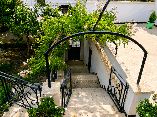 VILLA D'EXCEPTION – HYDRA – QUARTIER DIPLOMATIQUE