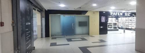 TOP : Local 60M2 avec Tous les actes en centre commercial