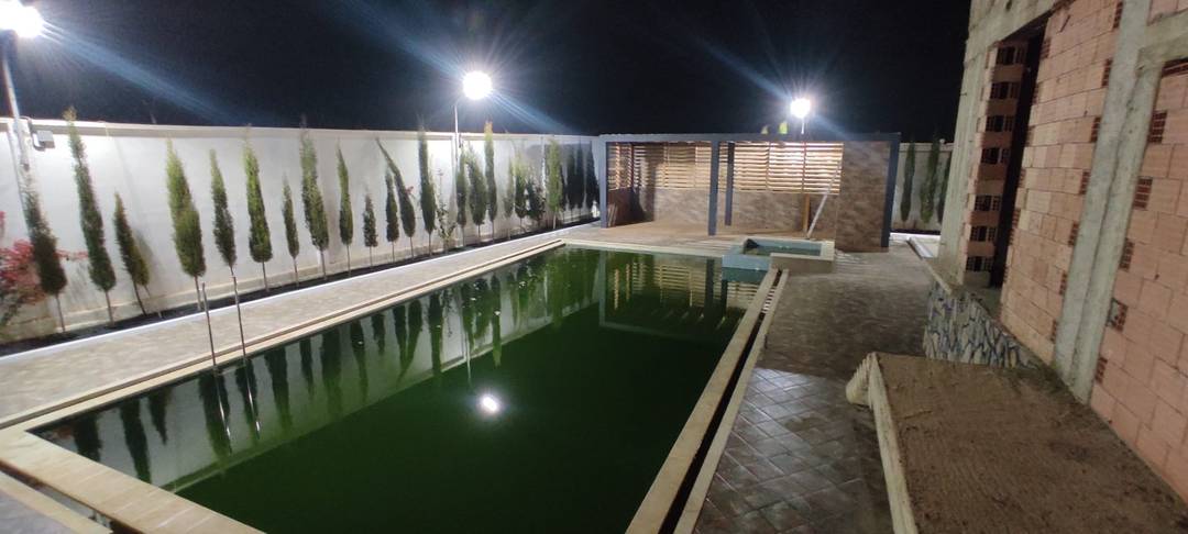 Maison de 6500 m2 à Mostaganem avec Piscines, Jardins et Espaces de Divertissement