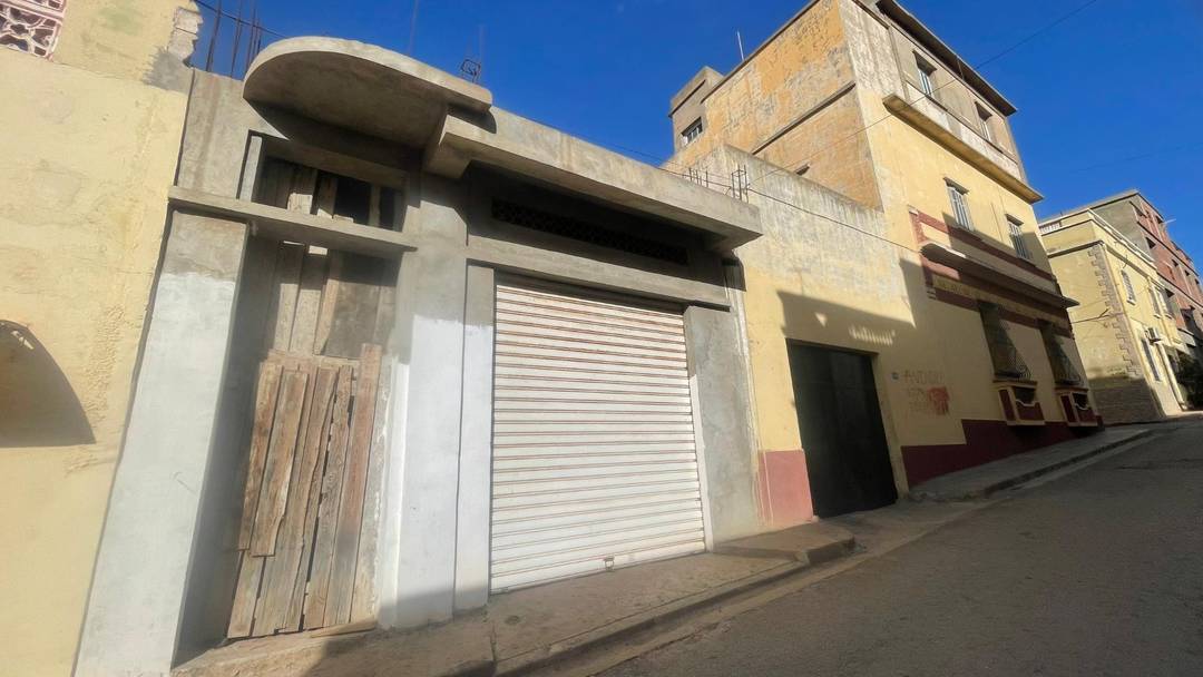 À vendre : Maison en carcasse à Mostaganem cité Aucher