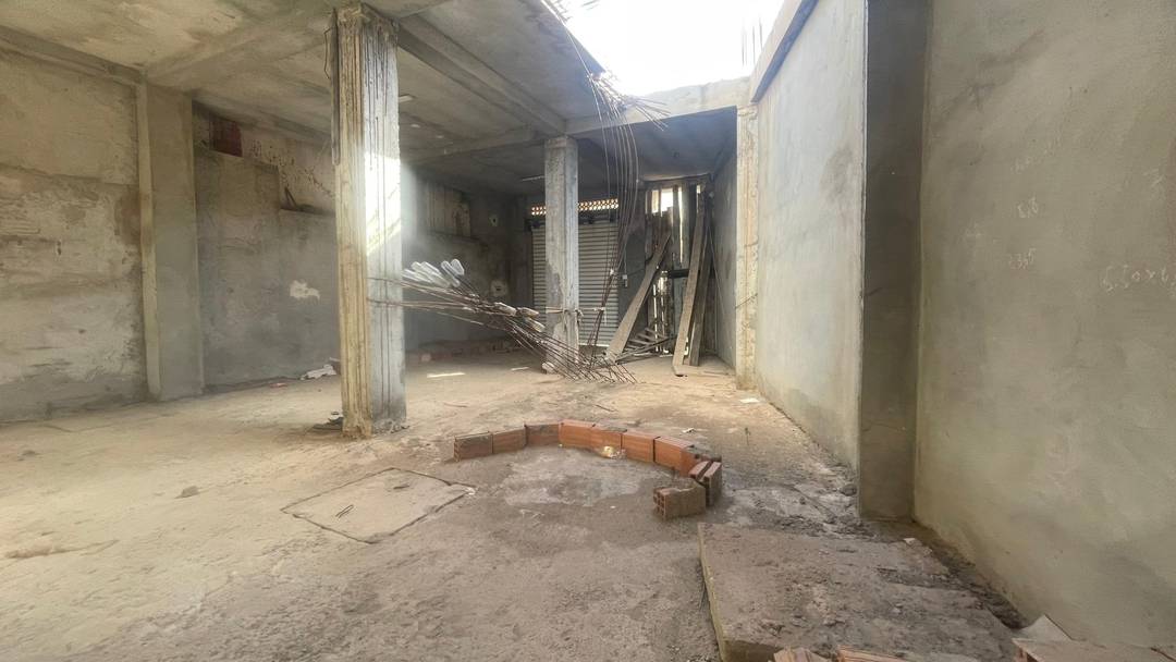 À vendre : Maison en carcasse à Mostaganem cité Aucher