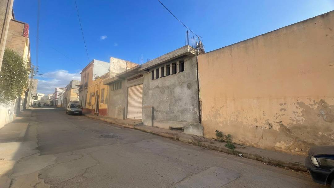 À vendre : Maison en carcasse à Mostaganem cité Aucher