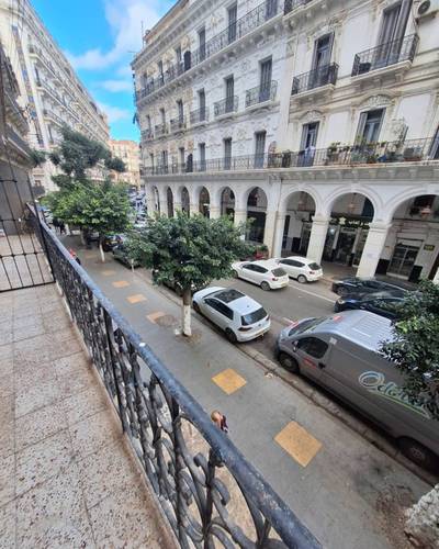 Appartement F4 à Alger Centre