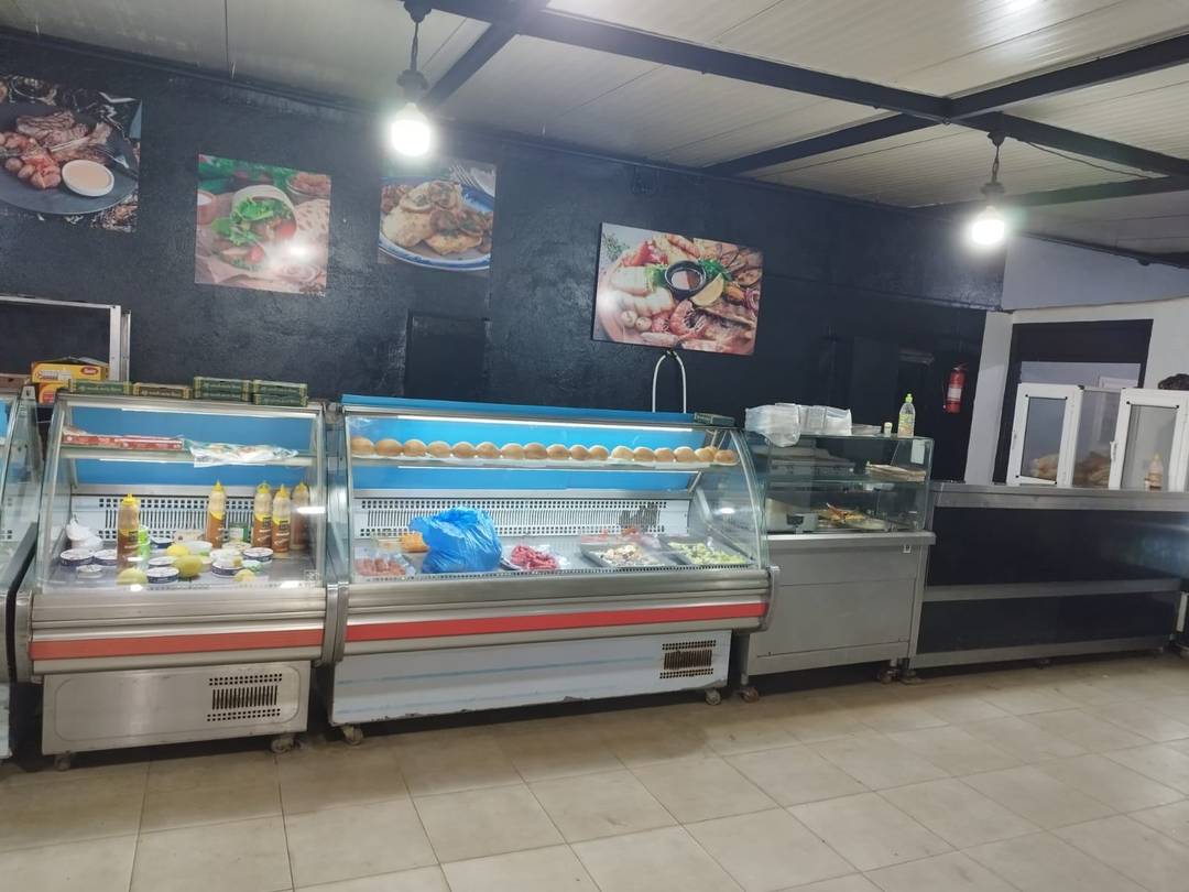 villa au bord de mer avec fast food