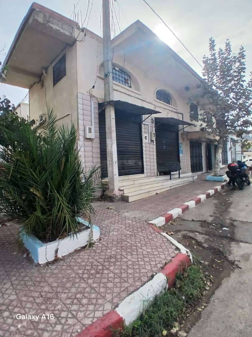 VILLA COMMERCIALE EN VENTE – KHEMISTI VILLE