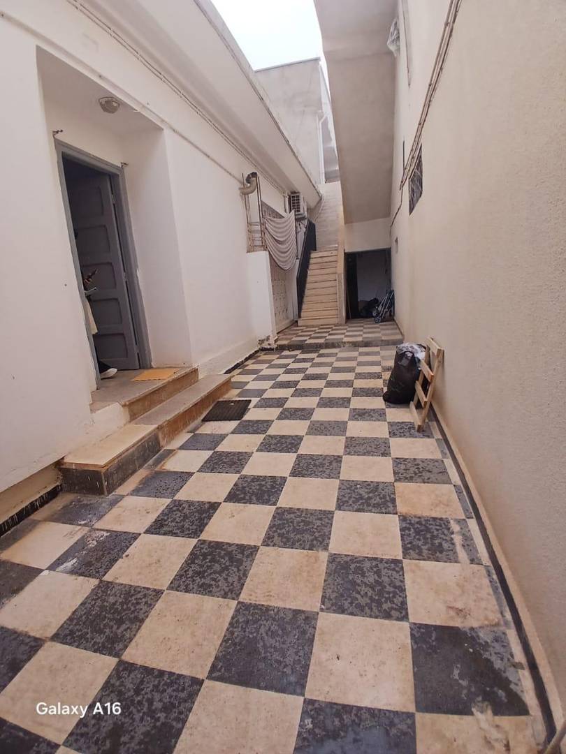 VILLA COMMERCIALE EN VENTE – KHEMISTI VILLE