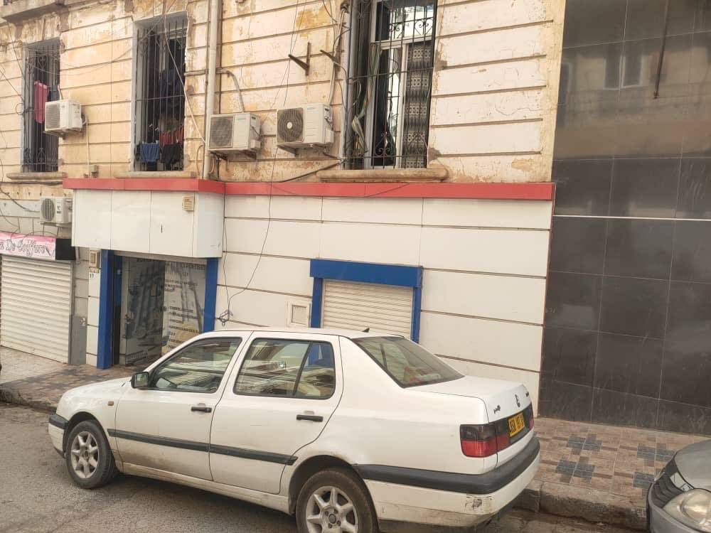 Local à louer 50 m2 à plateau Oran كراء محل تجاري ببلاطو وهران