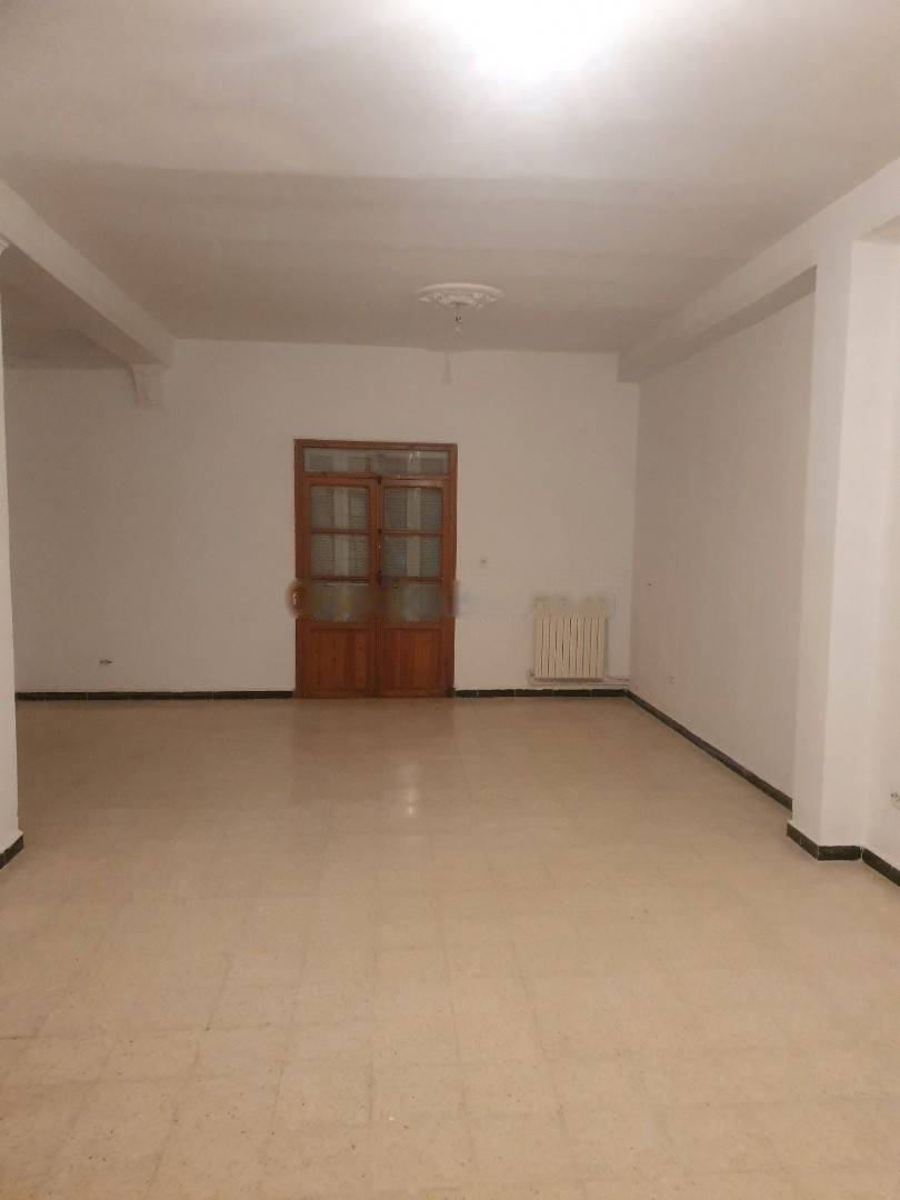 Location Niveau de villa F7 Khraicia