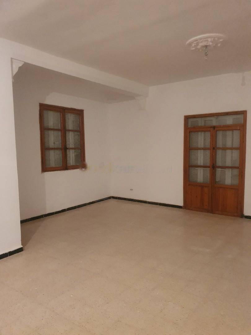 Location Niveau de villa F7 Khraicia