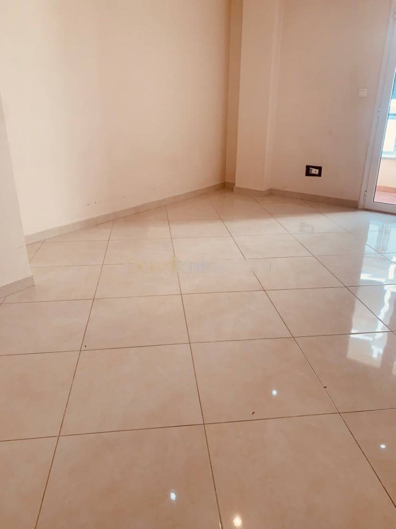 Location Appartement F4 El Achour