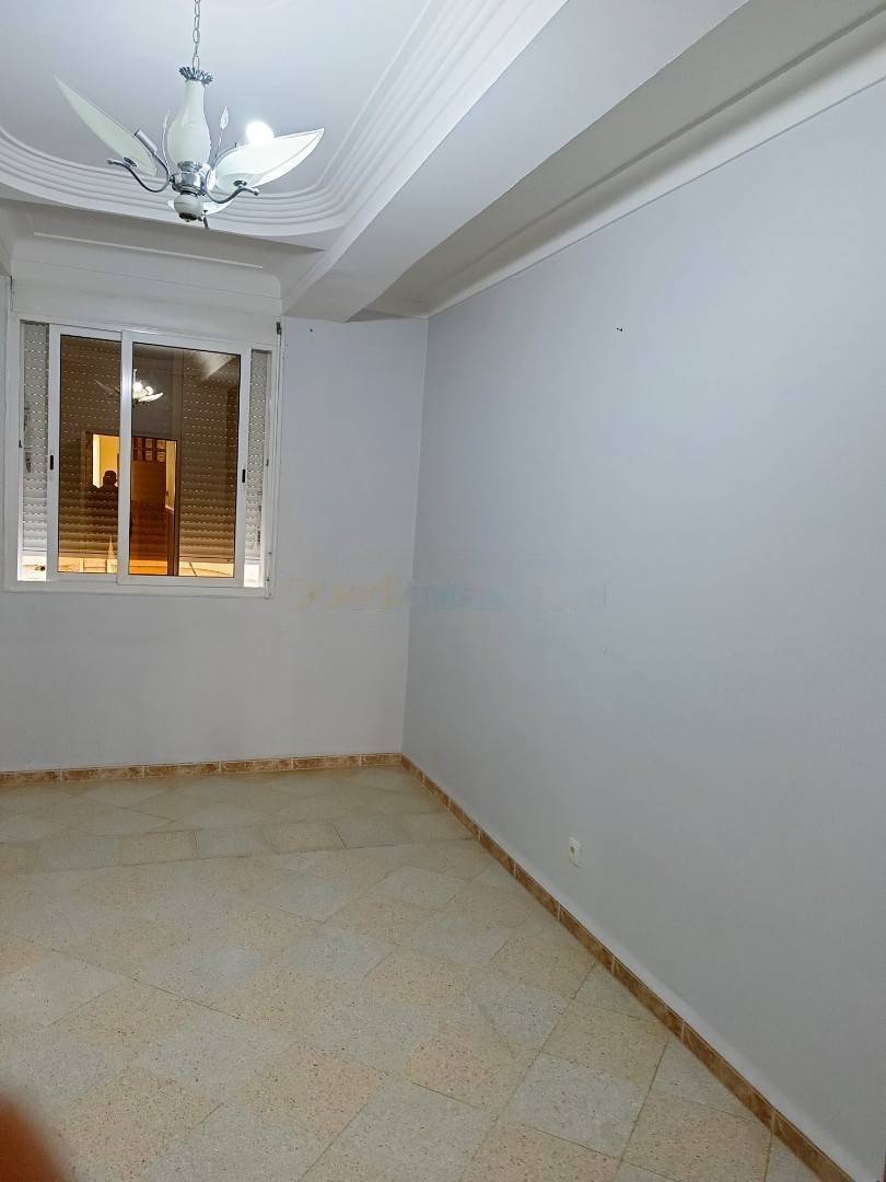 Location Niveau de villa F4 Birkhadem