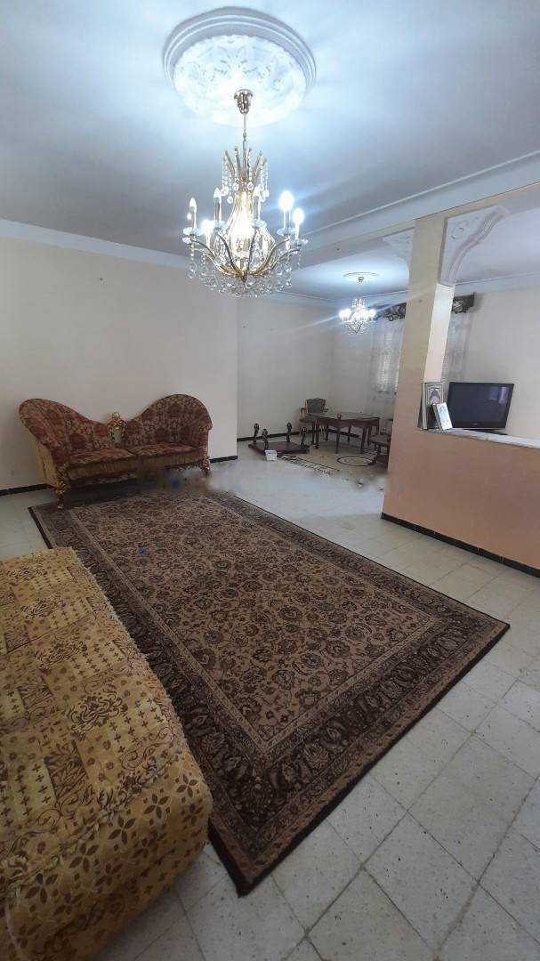 Location Niveau de villa F5 Bouzareah