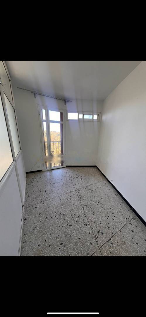 Location Appartement F4 El Mouradia