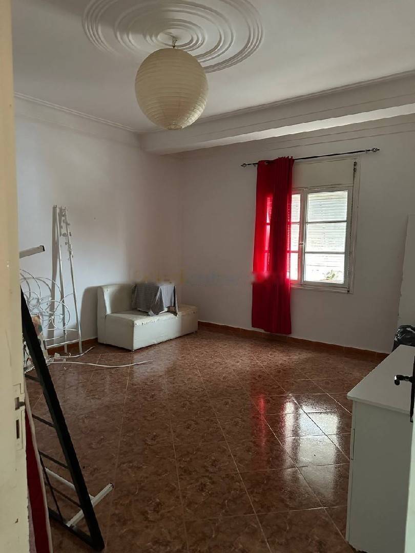  Location niveau de villa f5 kouba