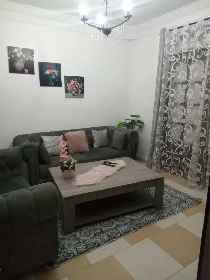 Location Niveau de villa F5 Ain Benian