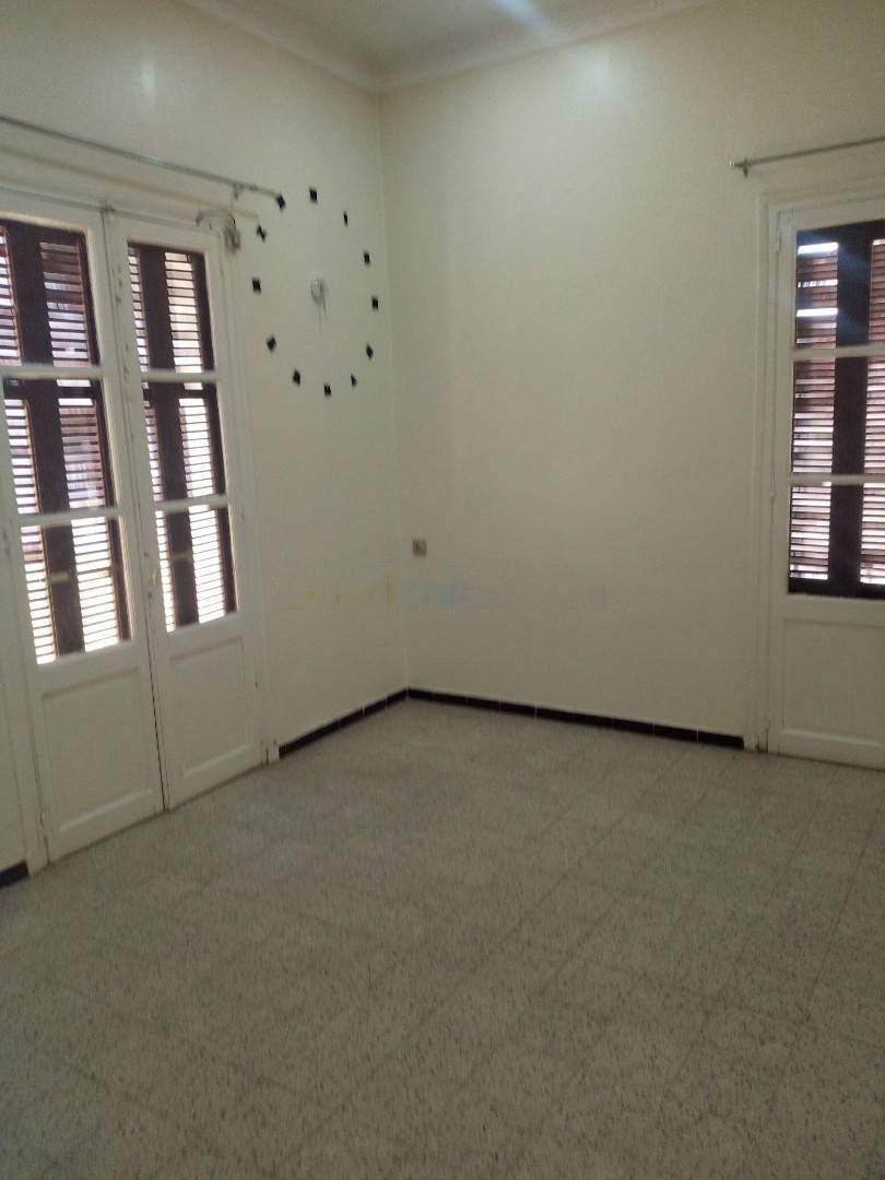 Location Niveau de villa F3 Kouba