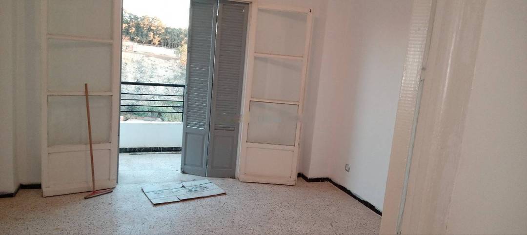 Location Appartement F4 Bouzareah