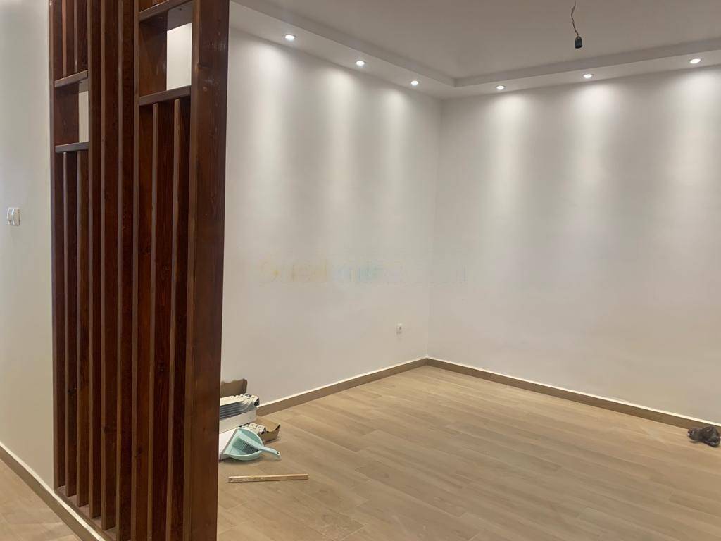 Location Niveau de villa F4 El Mouradia