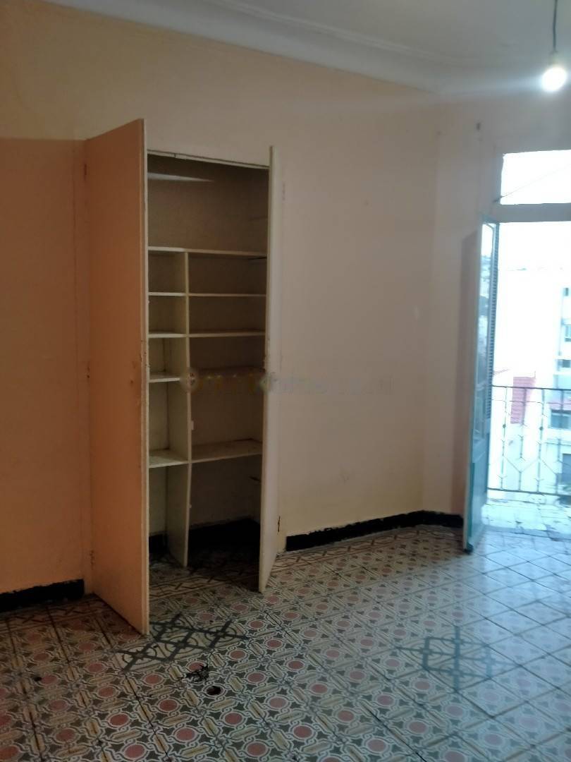 Location Appartement F4 Sidi M'Hamed