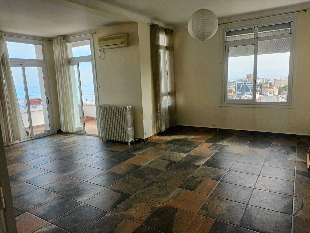 Location Appartement F4 El Mouradia