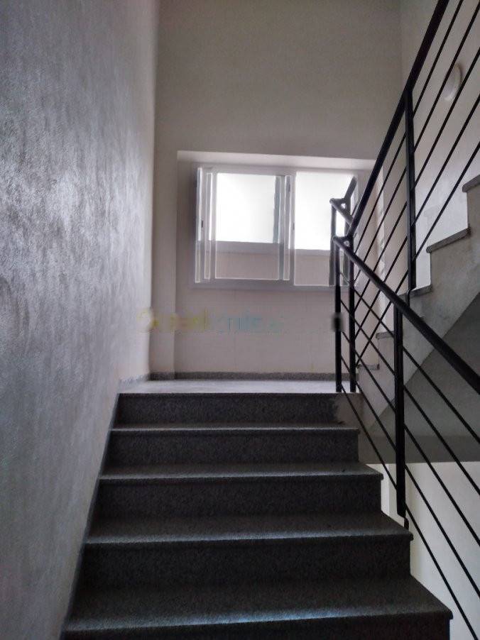 Location Appartement F5 El Achour